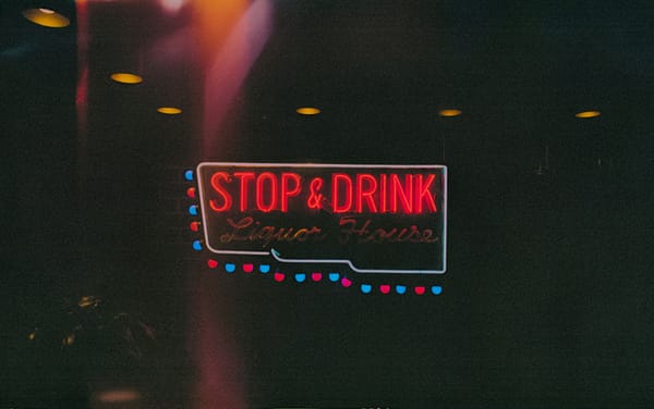 Sober Curious : c'est quoi ce mouvement et comment le vivre en France ?